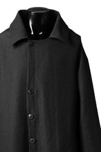 画像をギャラリービューアに読み込む, SOSNOVSKA REVERSIBLE UNINHIBITED RAIN COAT UREAN (BLACK)