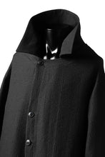 画像をギャラリービューアに読み込む, SOSNOVSKA REVERSIBLE UNINHIBITED RAIN COAT UREAN (BLACK)