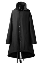 画像をギャラリービューアに読み込む, SOSNOVSKA REVERSIBLE UNINHIBITED RAIN COAT UREAN (BLACK)