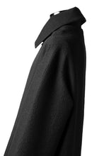 画像をギャラリービューアに読み込む, SOSNOVSKA REVERSIBLE UNINHIBITED RAIN COAT UREAN (BLACK)