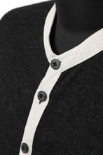 Load image into Gallery viewer, KLASICA BLACK DOG CARDIGAN / WEANER WOOL RIB (SHADOW)