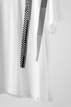 画像をギャラリービューアに読み込む, FACETASM BARCODE PRINT TEE (WHITE)