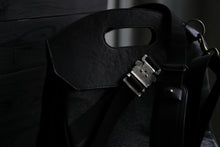 画像をギャラリービューアに読み込む, ierib BARK 2WAY HAND SHOULDER BAG / FVT Oiled Horse (BLACK)