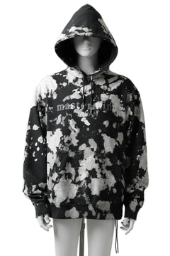 Load image into Gallery viewer, mastermind JAPAN SWEAT HOODIE / BLEACH & TIE DYE (BLACK x WHITE)