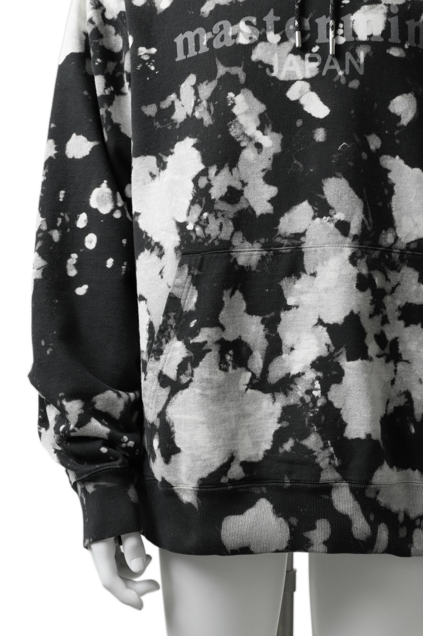 Load image into Gallery viewer, mastermind JAPAN SWEAT HOODIE / BLEACH & TIE DYE (BLACK x WHITE)