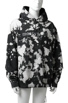 Load image into Gallery viewer, mastermind JAPAN SWEAT HOODIE / BLEACH & TIE DYE (BLACK x WHITE)