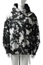 Load image into Gallery viewer, mastermind JAPAN SWEAT HOODIE / BLEACH & TIE DYE (BLACK x WHITE)
