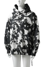 Load image into Gallery viewer, mastermind JAPAN SWEAT HOODIE / BLEACH & TIE DYE (BLACK x WHITE)