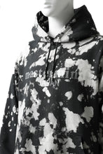 Load image into Gallery viewer, mastermind JAPAN SWEAT HOODIE / BLEACH & TIE DYE (BLACK x WHITE)