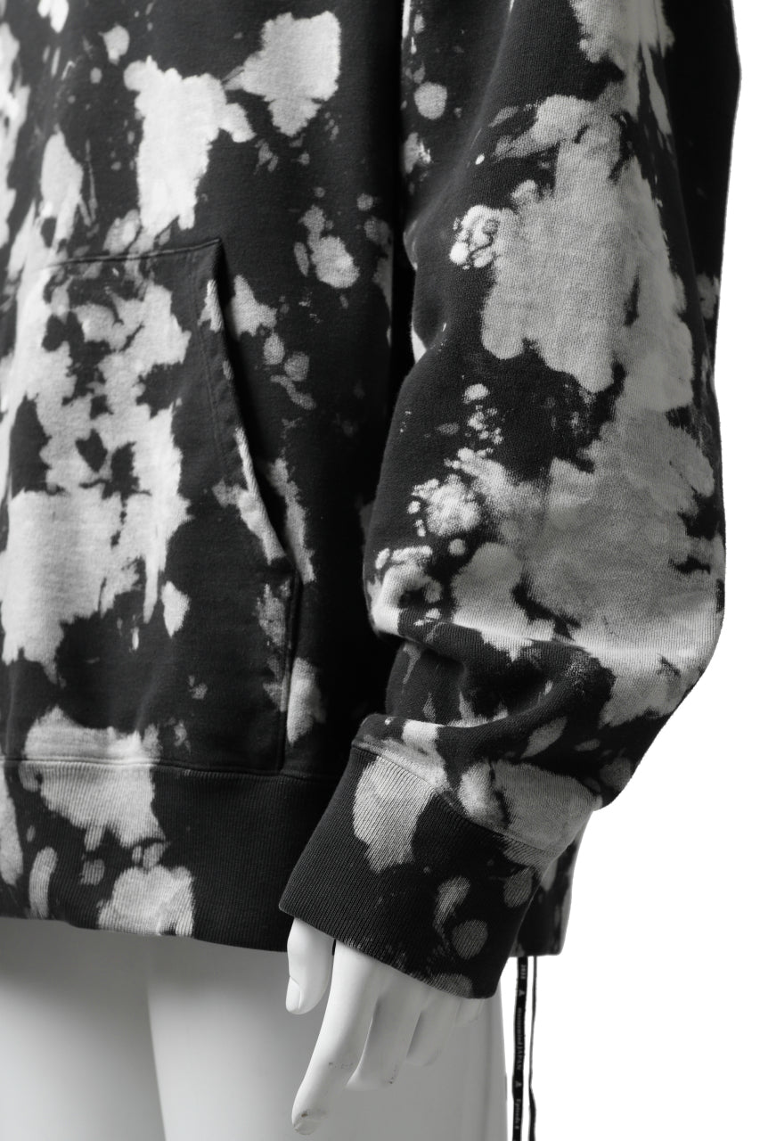 Load image into Gallery viewer, mastermind JAPAN SWEAT HOODIE / BLEACH & TIE DYE (BLACK x WHITE)