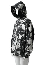 Load image into Gallery viewer, mastermind JAPAN SWEAT HOODIE / BLEACH & TIE DYE (BLACK x WHITE)