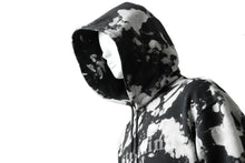 Load image into Gallery viewer, mastermind JAPAN SWEAT HOODIE / BLEACH & TIE DYE (BLACK x WHITE)