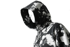 Load image into Gallery viewer, mastermind JAPAN SWEAT HOODIE / BLEACH & TIE DYE (BLACK x WHITE)