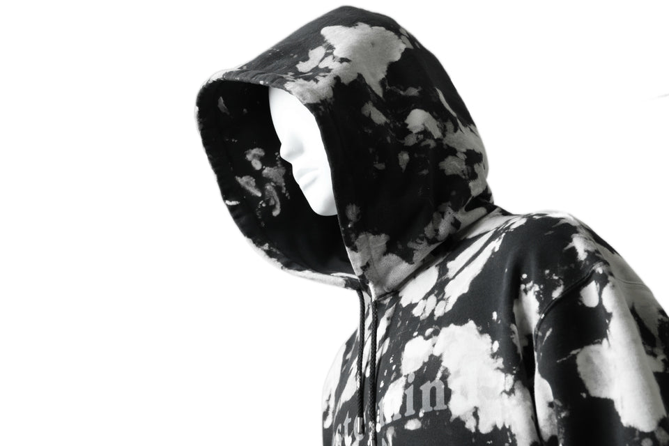 Load image into Gallery viewer, mastermind JAPAN SWEAT HOODIE / BLEACH & TIE DYE (BLACK x WHITE)