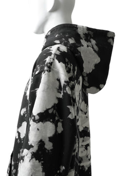 Load image into Gallery viewer, mastermind JAPAN SWEAT HOODIE / BLEACH & TIE DYE (BLACK x WHITE)