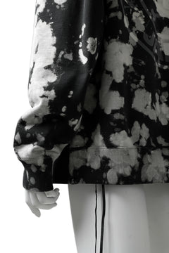 Load image into Gallery viewer, mastermind JAPAN SWEAT HOODIE / BLEACH & TIE DYE (BLACK x WHITE)