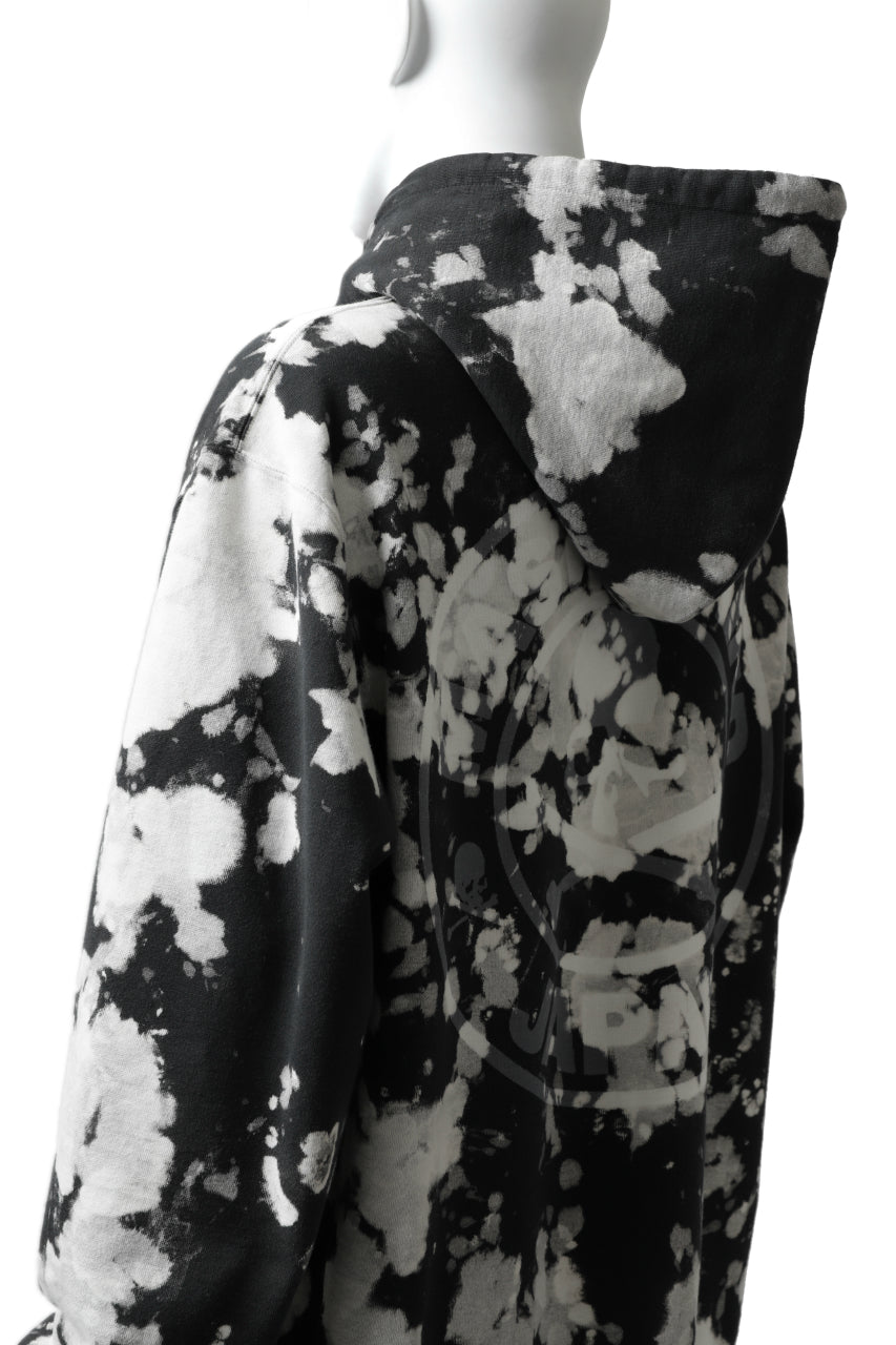 Load image into Gallery viewer, mastermind JAPAN SWEAT HOODIE / BLEACH & TIE DYE (BLACK x WHITE)