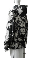 Load image into Gallery viewer, mastermind JAPAN SWEAT HOODIE / BLEACH & TIE DYE (BLACK x WHITE)
