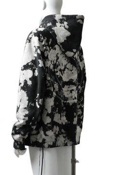 Load image into Gallery viewer, mastermind JAPAN SWEAT HOODIE / BLEACH & TIE DYE (BLACK x WHITE)