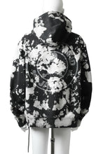 Load image into Gallery viewer, mastermind JAPAN SWEAT HOODIE / BLEACH & TIE DYE (BLACK x WHITE)