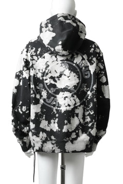 Load image into Gallery viewer, mastermind JAPAN SWEAT HOODIE / BLEACH & TIE DYE (BLACK x WHITE)