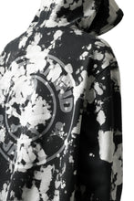 Load image into Gallery viewer, mastermind JAPAN SWEAT HOODIE / BLEACH & TIE DYE (BLACK x WHITE)