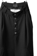 画像をギャラリービューアに読み込む, SOSNOVSKA exclusive KNEE ELLIPSED PANTS (BLACK)