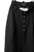画像をギャラリービューアに読み込む, SOSNOVSKA exclusive KNEE ELLIPSED PANTS (BLACK)