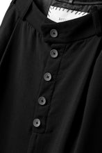 画像をギャラリービューアに読み込む, SOSNOVSKA exclusive KNEE ELLIPSED PANTS (BLACK)