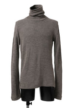 Load image into Gallery viewer, KLASICA SMOKE TURTLE NECK KNIT SWEATER / WEANER WOOL RIB (FAWN)