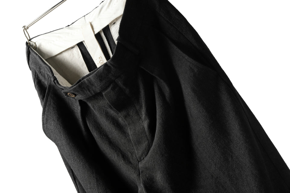 画像をギャラリービューアに読み込む, forme d'expression Tucked & Cuffed Trousers (Off Black)