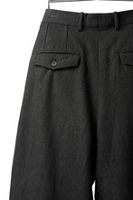 画像をギャラリービューアに読み込む, forme d'expression Tucked & Cuffed Trousers (Off Black)