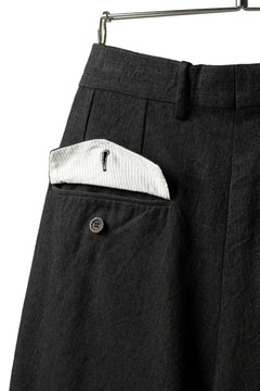 画像をギャラリービューアに読み込む, forme d'expression Tucked & Cuffed Trousers (Off Black)