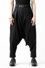 画像をギャラリービューアに読み込む, SOSNOVSKA exclusive NARROW CLOWN PANTS / SCRATCHED SILK (BLACK)