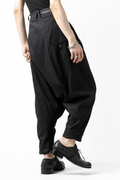 画像をギャラリービューアに読み込む, SOSNOVSKA exclusive NARROW CLOWN PANTS / SCRATCHED SILK (BLACK)