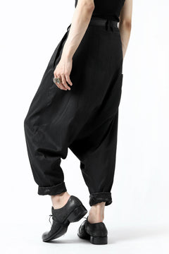 画像をギャラリービューアに読み込む, SOSNOVSKA exclusive NARROW CLOWN PANTS / SCRATCHED SILK (BLACK)