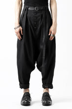 画像をギャラリービューアに読み込む, SOSNOVSKA exclusive NARROW CLOWN PANTS / SCRATCHED SILK (BLACK)