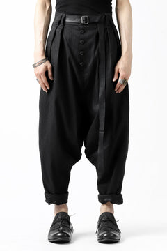 画像をギャラリービューアに読み込む, SOSNOVSKA exclusive NARROW CLOWN PANTS / SCRATCHED SILK (BLACK)