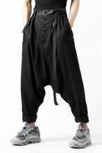 画像をギャラリービューアに読み込む, SOSNOVSKA exclusive NARROW CLOWN PANTS / SCRATCHED SILK (BLACK)