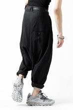 画像をギャラリービューアに読み込む, SOSNOVSKA exclusive NARROW CLOWN PANTS / SCRATCHED SILK (BLACK)