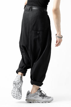 画像をギャラリービューアに読み込む, SOSNOVSKA exclusive NARROW CLOWN PANTS / SCRATCHED SILK (BLACK)