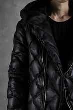画像をギャラリービューアに読み込む, ISAMU KATAYAMA BACKLASH HOODED DOWN JACKET / KANGAROO + POLISH WHITE GOOSE (BLACK)