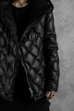画像をギャラリービューアに読み込む, ISAMU KATAYAMA BACKLASH HOODED DOWN JACKET / KANGAROO + POLISH WHITE GOOSE (BLACK)