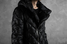 画像をギャラリービューアに読み込む, ISAMU KATAYAMA BACKLASH HOODED DOWN JACKET / KANGAROO + POLISH WHITE GOOSE (BLACK)