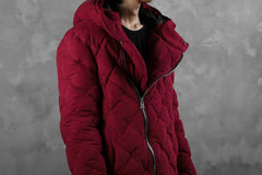 画像をギャラリービューアに読み込む, ISAMU KATAYAMA BACKLASH HOODED DOWN JACKET / KANGAROO REVERSE + POLISH WHITE GOOSE (RED)