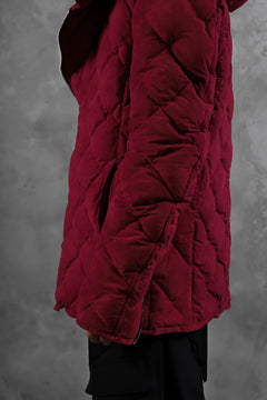 画像をギャラリービューアに読み込む, ISAMU KATAYAMA BACKLASH HOODED DOWN JACKET / KANGAROO REVERSE + POLISH WHITE GOOSE (RED)