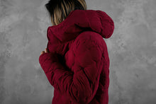 画像をギャラリービューアに読み込む, ISAMU KATAYAMA BACKLASH HOODED DOWN JACKET / KANGAROO REVERSE + POLISH WHITE GOOSE (RED)