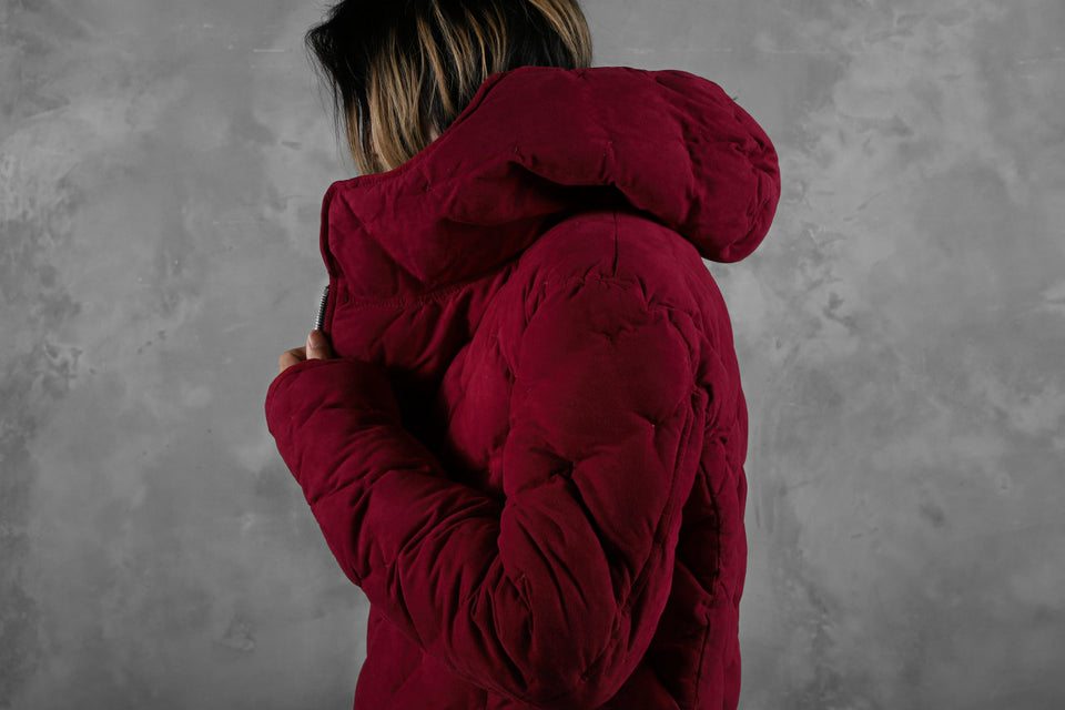 画像をギャラリービューアに読み込む, ISAMU KATAYAMA BACKLASH HOODED DOWN JACKET / KANGAROO REVERSE + POLISH WHITE GOOSE (RED)