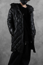 画像をギャラリービューアに読み込む, ISAMU KATAYAMA BACKLASH HOODED DOWN COAT / KANGAROO + POLISH WHITE GOOSE (BLACK)
