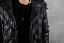 画像をギャラリービューアに読み込む, ISAMU KATAYAMA BACKLASH HOODED DOWN COAT / KANGAROO + POLISH WHITE GOOSE (BLACK)